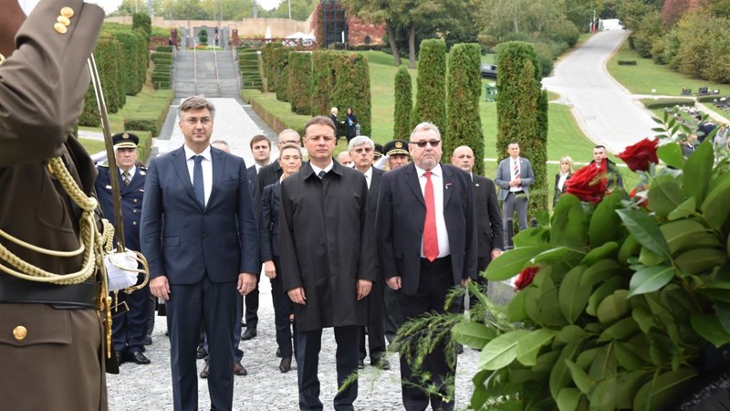 Plenković: Hrvatska je prije 26 godina proživljavala najteže dane. Danas gradimo slobodno i kvalitetno uređeno društvo